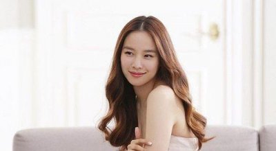 ​李东健爱妻最新写真曝光，37岁赵伦熙眉目含情，少女感十足