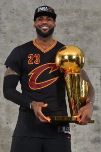 ​NBA总决赛历史三双次数排行榜： 1.詹姆斯 11次 2.魔术师 8次 3……