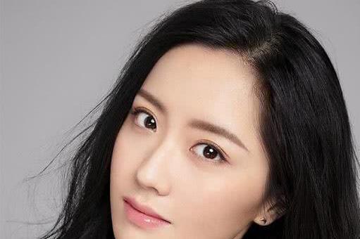 当红小生张新成情史曝光，前女友劈腿，现大学女友即将去参加选秀