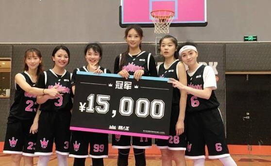 她是女篮“最美女神”，26岁却无奈退役，前胸纹身超级美