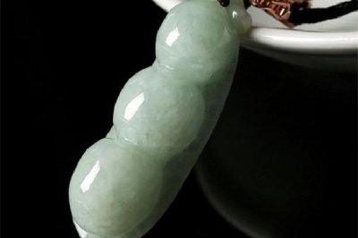 ​豆种翡翠会越戴越透吗 豆种翡翠戴久了会变色吗