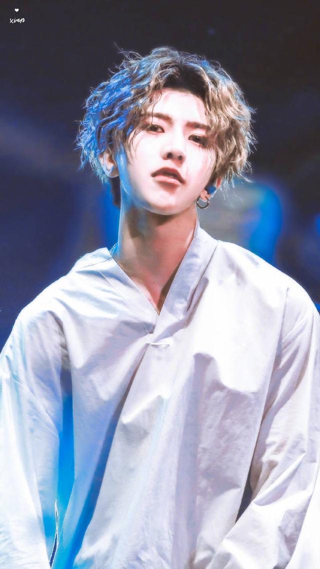 蔡徐坤无水印高清壁纸 NINE PERCENT 队长来袭