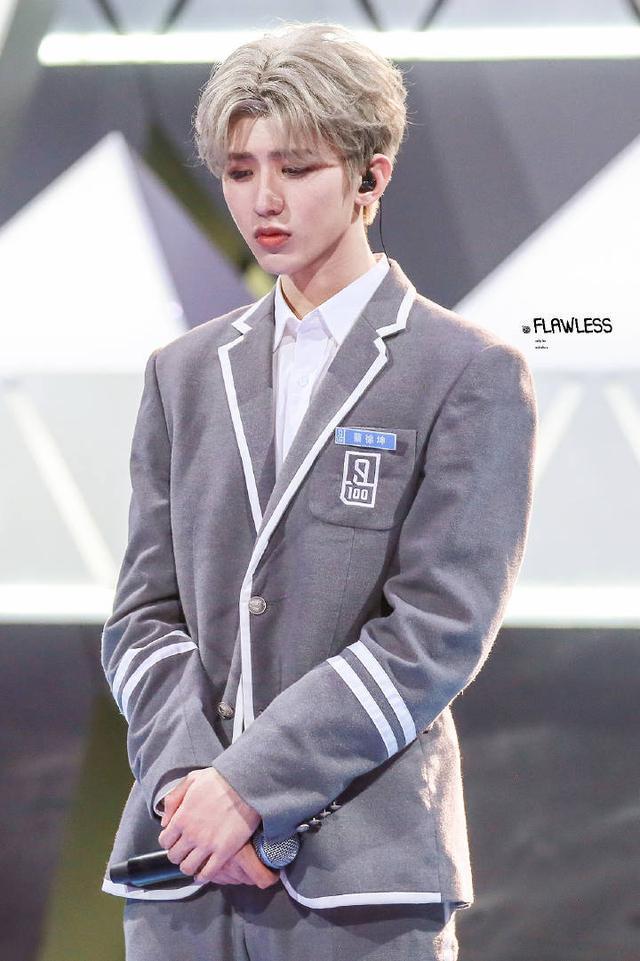 蔡徐坤无水印高清壁纸 NINE PERCENT 队长来袭
