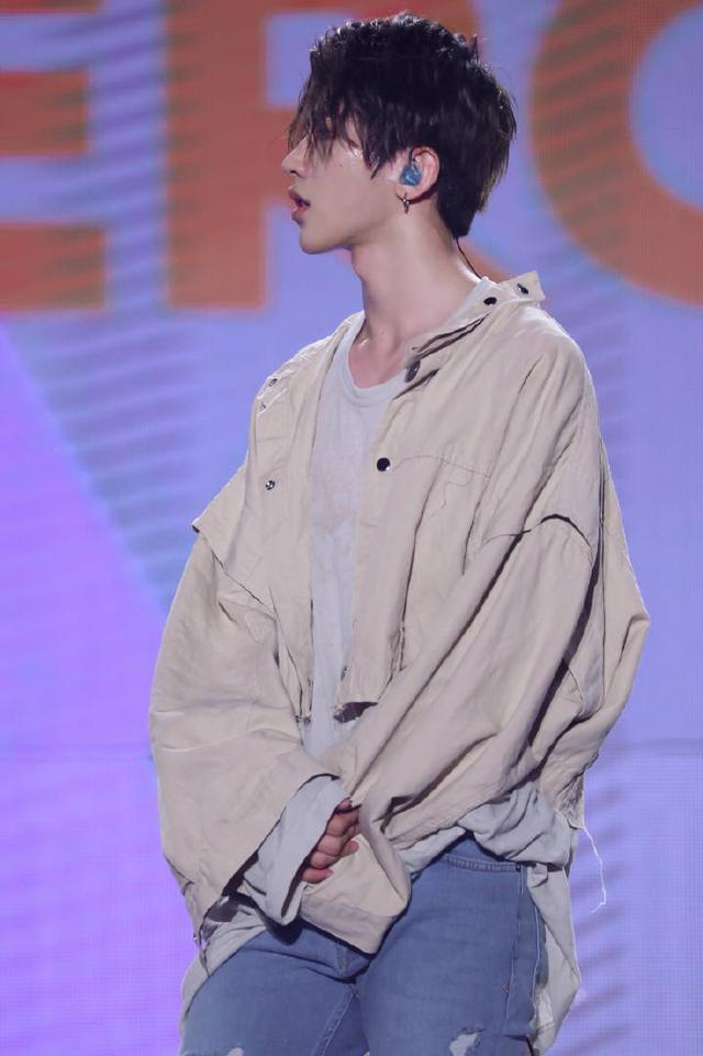 蔡徐坤无水印高清壁纸 NINE PERCENT 队长来袭