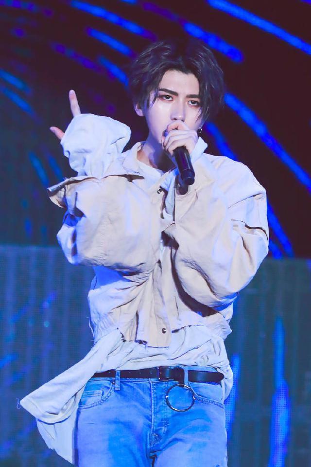 蔡徐坤无水印高清壁纸 NINE PERCENT 队长来袭