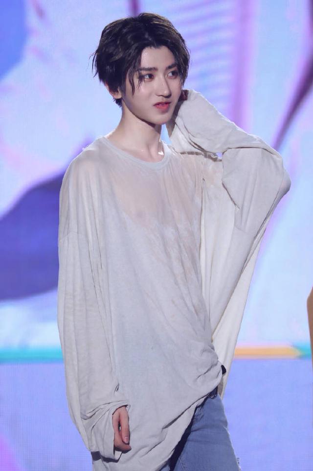 蔡徐坤无水印高清壁纸 NINE PERCENT 队长来袭