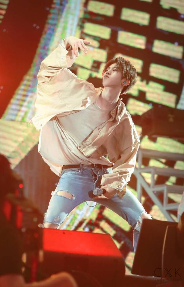 蔡徐坤无水印高清壁纸 NINE PERCENT 队长来袭