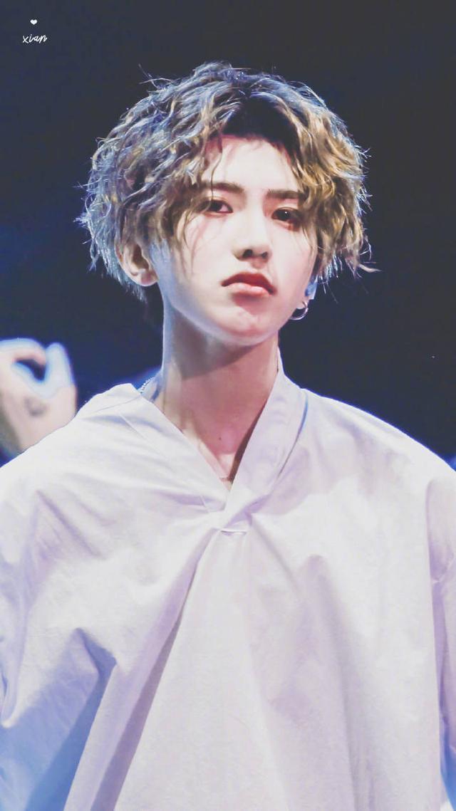 蔡徐坤无水印高清壁纸 NINE PERCENT 队长来袭