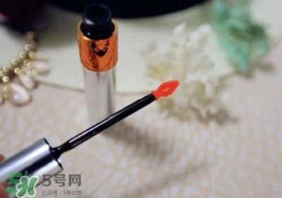 ​ysl唇油怎么用？ysl唇油使用方法