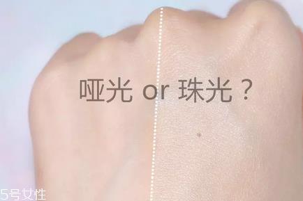 腮红膏和腮红粉的区别 腮红膏和腮红粉对比