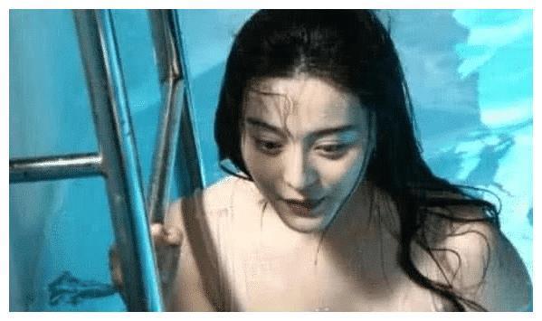 范冰冰游泳照曝光，身形肥腻难掩性感，李成敏也心悦诚服