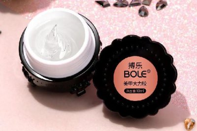​美甲胶水用什么可以去除掉 美甲胶水可以用热水洗掉吗