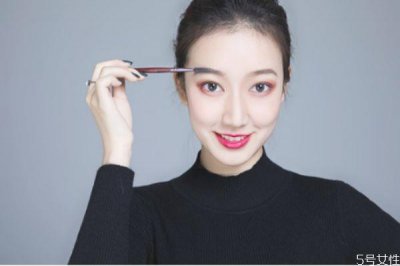 ​日常妆容需要用到哪些基本化妆品 哪些化妆品是必须买的