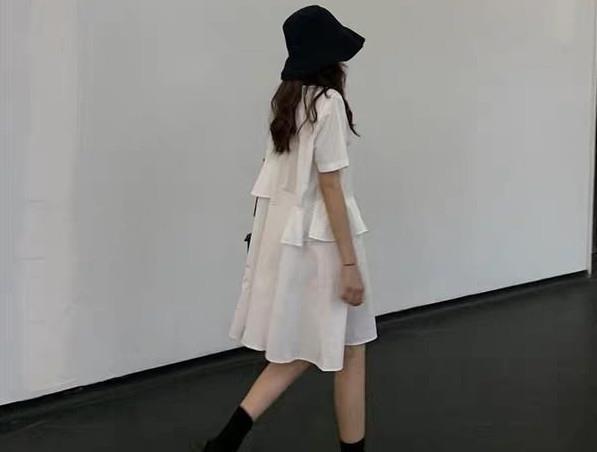黑白衣服怎么搭配 黑白纯色衣服搭配建议