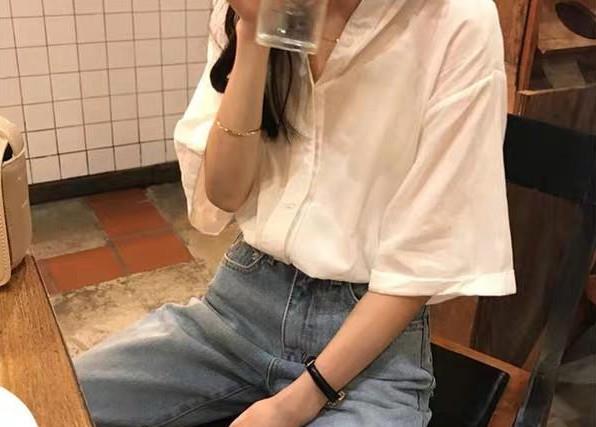 黑白衣服怎么搭配 黑白纯色衣服搭配建议