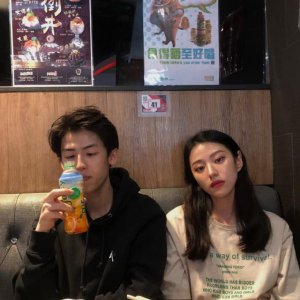 ​港风·情侣头像：总觉得你没以前那么爱我，怎么办我却越来越深