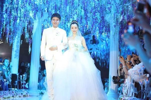 李小璐贾乃亮疑似复合，李小璐9月底复出，10月一起出席活动