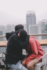 ​异地情人节网络给惊喜,异地恋感动到哭的惊喜