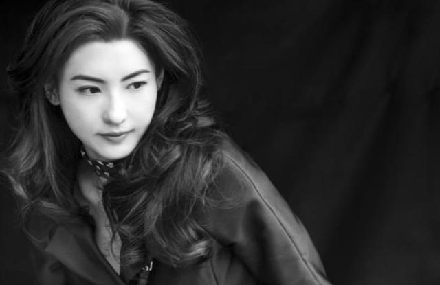 张柏芝绝美照片流出，相比于17年前旧照，张柏芝依旧惊艳动人！