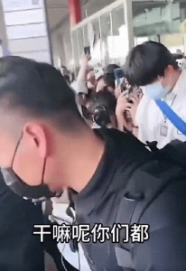 ​罗云熙向车主道歉：试图缓解尴尬失败，大家千万不要学