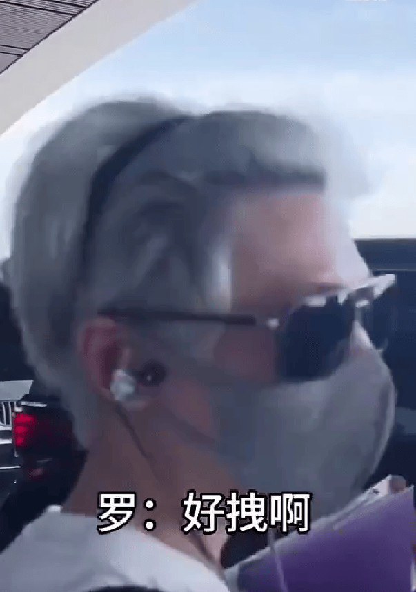 罗云熙向车主道歉：试图缓解尴尬失败，大家千万不要学