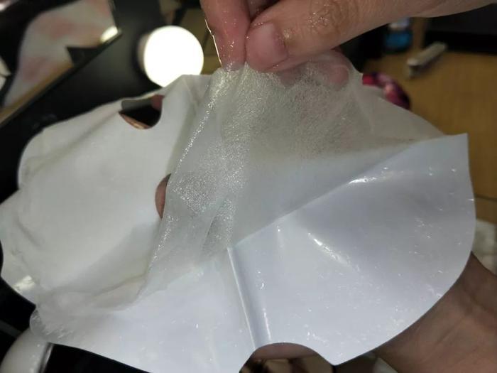 她央企辞职后砸了一百万，现在在朋友圈卖面膜....