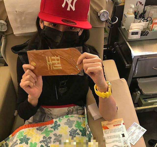 张柏芝“低调”献血被吐槽，网友：戏精本精