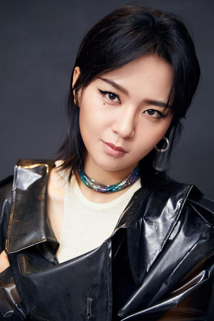 张国立只亲儿子不争气，却有3个“女儿”个个都很优秀!