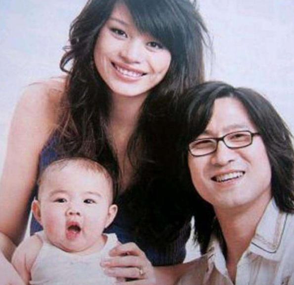 章子怡汪峰秀恩爱却不被看好，只因当年她和未婚夫的恋爱太奔放？