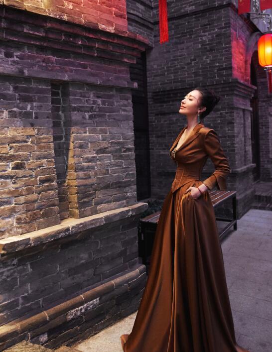 章子怡的漂亮嫂子近照曝光，曾为一名演员，如今是影视公司老板