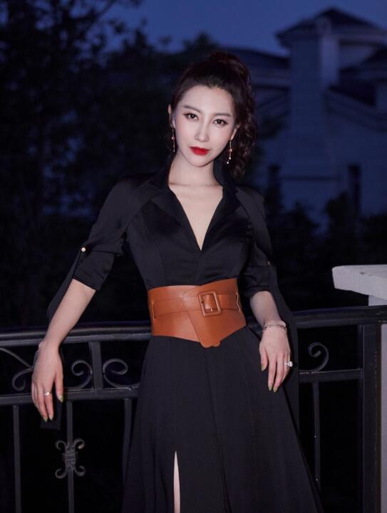 章子怡的漂亮嫂子近照曝光，曾为一名演员，如今是影视公司老板
