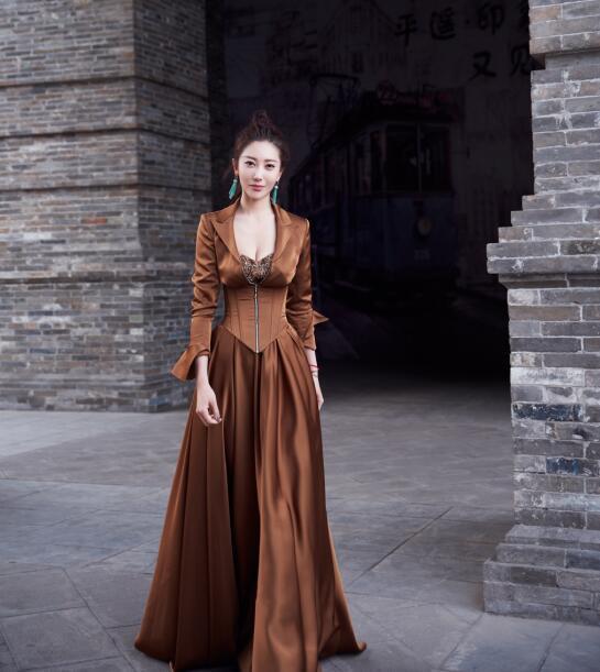 章子怡的漂亮嫂子近照曝光，曾为一名演员，如今是影视公司老板