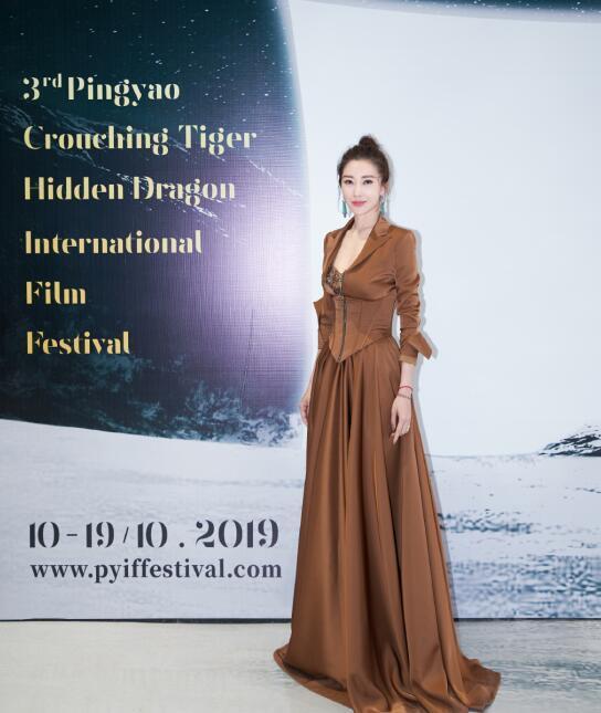 章子怡的漂亮嫂子近照曝光，曾为一名演员，如今是影视公司老板