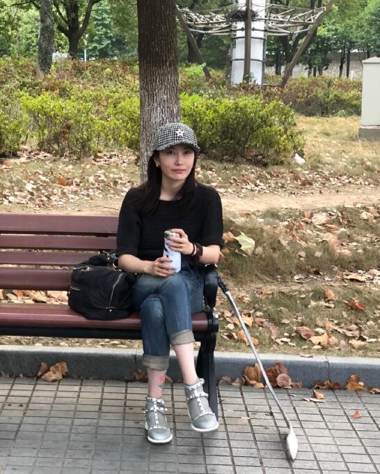 章子怡的漂亮嫂子近照曝光，曾为一名演员，如今是影视公司老板