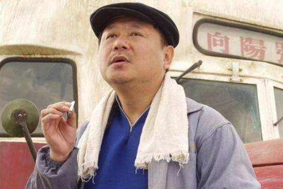 范伟牵手妻子27年无绯闻，今妻子貌美如花似27岁，范伟却已老