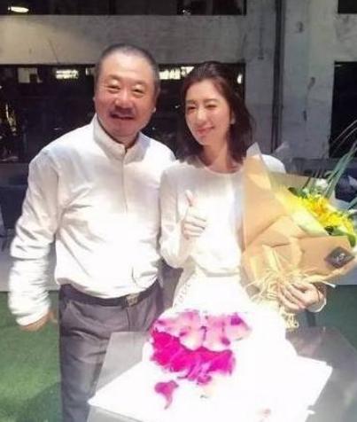 范伟牵手妻子27年无绯闻，今妻子貌美如花似27岁，范伟却已老
