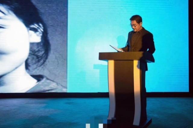 张国立为邓婕办60岁生日宴，网友：他们的爱情真的让人流泪