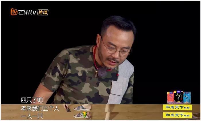 看不懂她边吃虾边放生的圣母人设了...