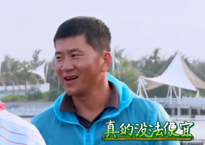 看不懂她边吃虾边放生的圣母人设了...