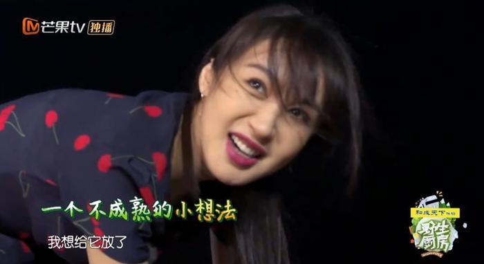 看不懂她边吃虾边放生的圣母人设了...