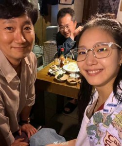 ​32岁的金高银真的太显嫩了！长相清秀衣品绝佳，真的是百看不厌啊