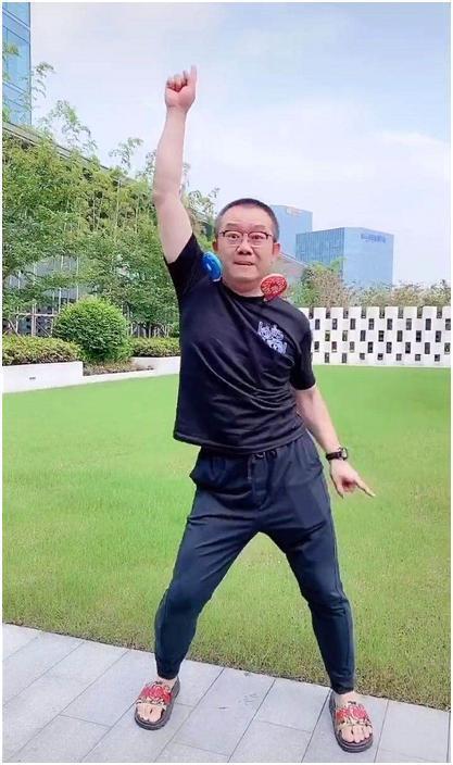 主持人涂磊晒近况，43岁难掩身材发胖，退出《爱情保卫战》成遗憾