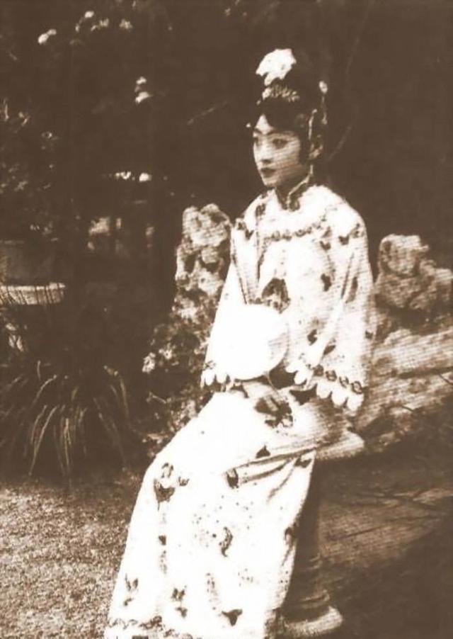 老照片：末代皇后婉容最为珍贵的20张照片，美貌的无以言表
