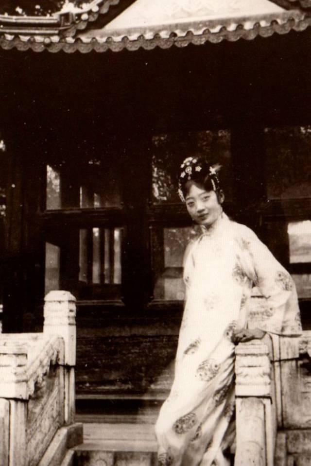 老照片：末代皇后婉容最为珍贵的20张照片，美貌的无以言表