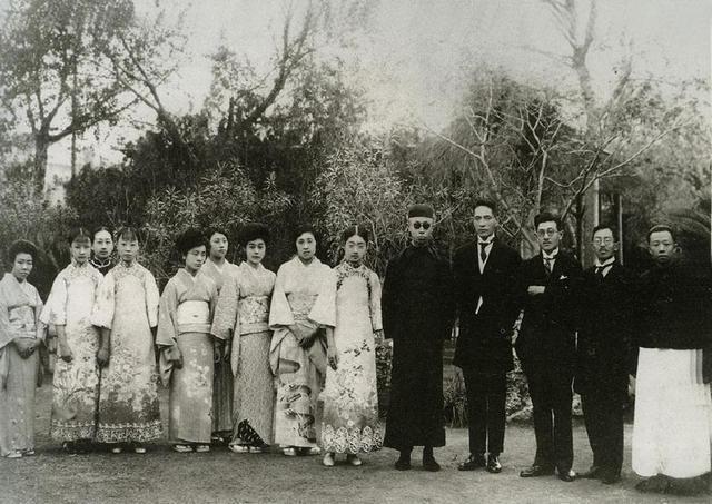 老照片：末代皇后婉容最为珍贵的20张照片，美貌的无以言表