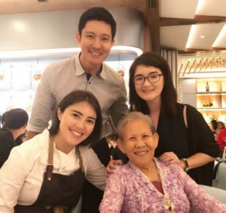 ​42岁立威廉全家近照：老婆贤惠老妈很潮，如今自己成了女儿奴