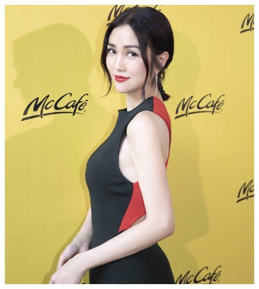 42岁的谢安琪微博晒照, 肤白貌美, 完胜少女啊