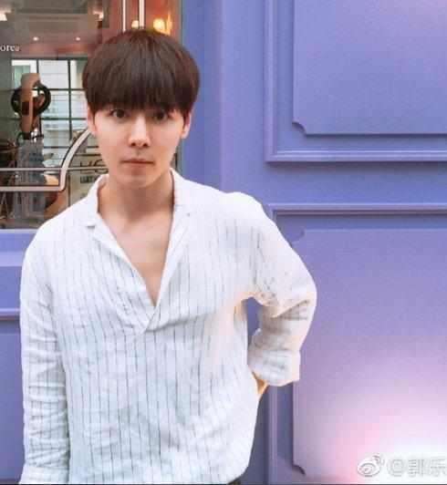 姜潮结婚当爸，而跟他同一个组合成名的六位快男却默默无闻