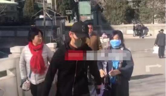 冯绍峰接赵妈照顾赵丽颖出院？几个细节可以看出丽颖在家里的地位