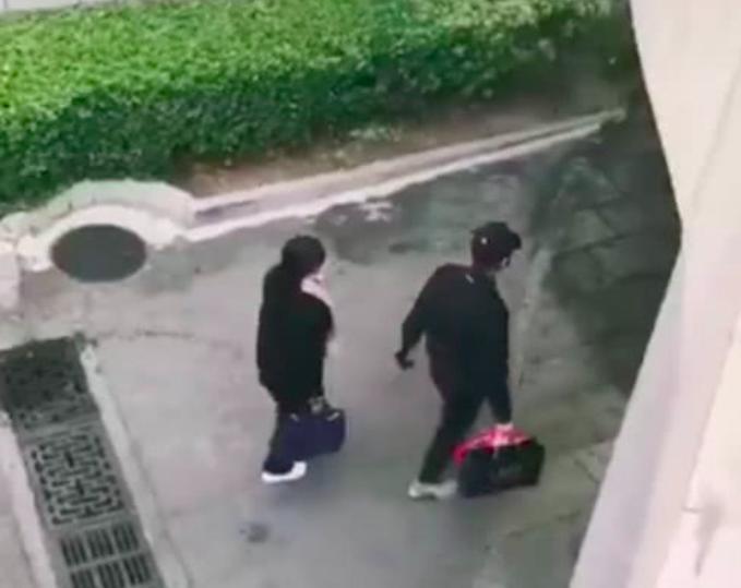 冯绍峰接赵妈照顾赵丽颖出院？几个细节可以看出丽颖在家里的地位